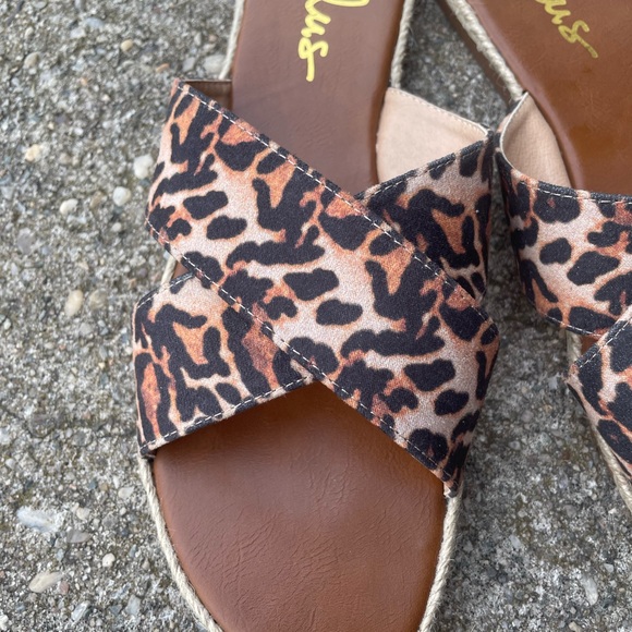 WOW stunning leopard print slides - Picture 4 of 5